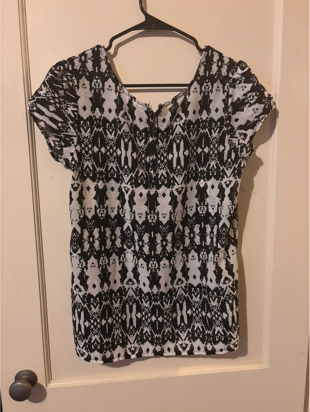 Black and white patterned short sleeve top Japna size Medium